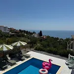 Casa Nova - With Heated Pool Vilă